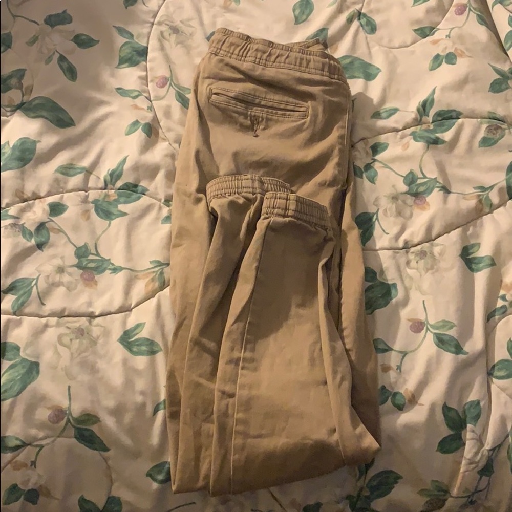 Men’s khaki joggers